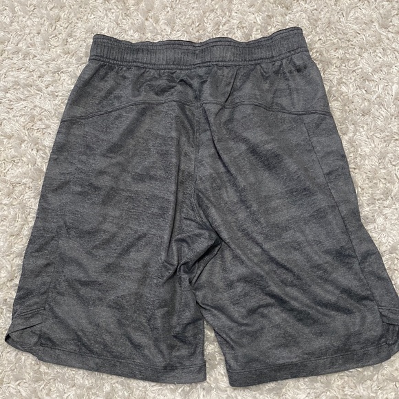 Mens adidas grey workout shorts with front pockets and drawstring waist - Picture 2 of 3
